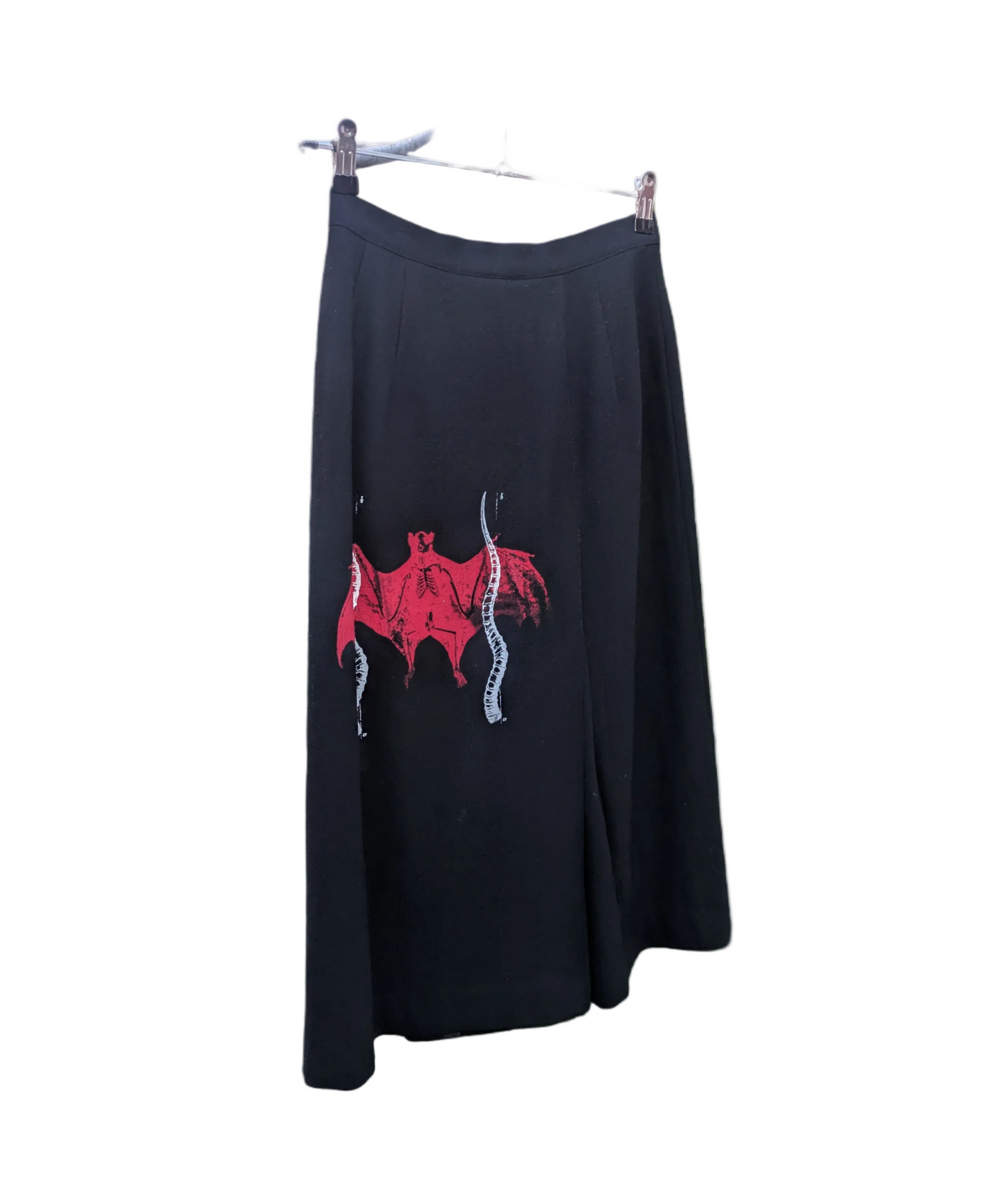 Leif : UPCYCLED - 3/4 SKIRT (bat/horns)